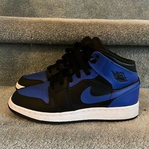 Nike Air Jordan 1 Mid Hyper Royal Big Kids 5.5